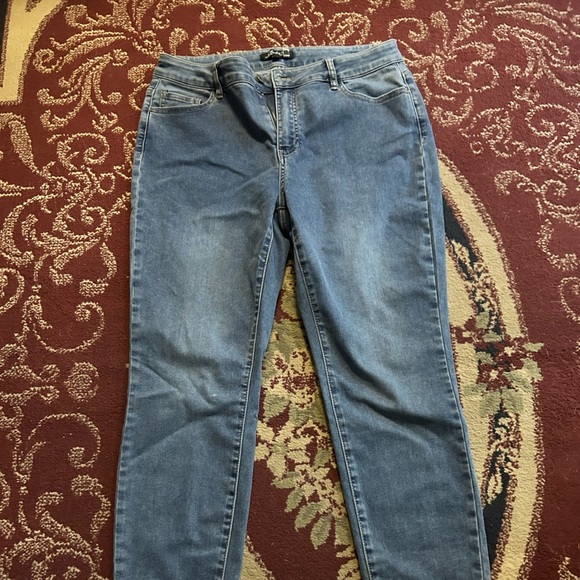 Charlie B Light Blue Denim Pants- size 12- casual fitting jeans- new or like new - Picture 7 of 7